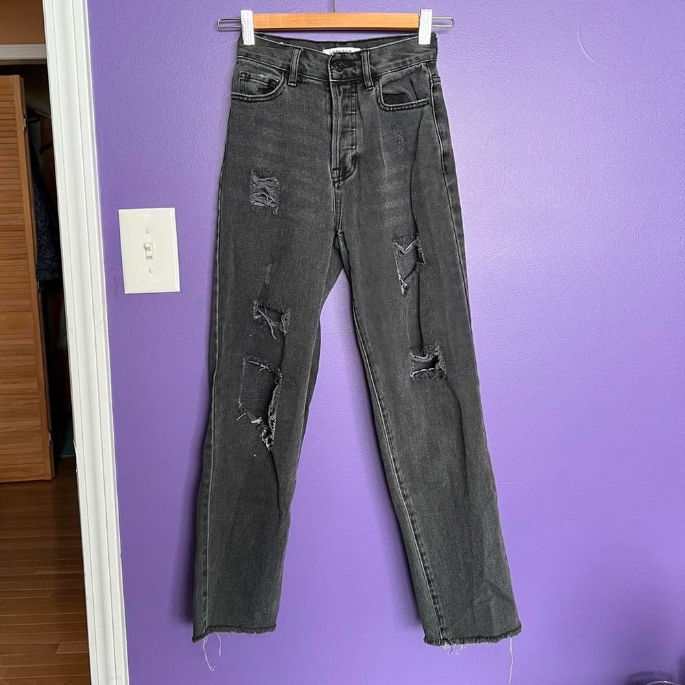 Distressed Black High-Waisted Jeans